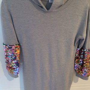 Hooded dress w/ sequins